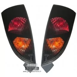 Luces traseras rojo Ford Focus negro