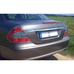 Kromad aluminiumkontur Mercedes E Class bakljus