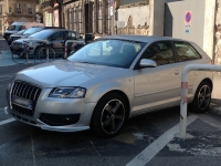 Vue sur le côté de la Audi A3 modifié